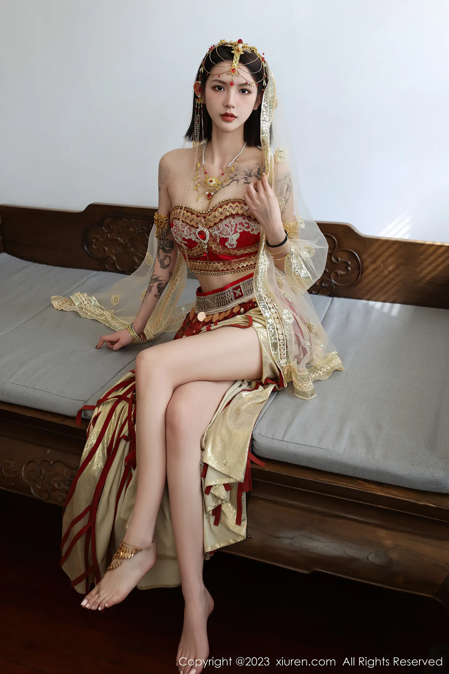 图片[3]-[XiuRen秀人网]2023.02.09 VOL.6240 乔一一 红色西域内衣舞蹈服加金色长裙性感写真集-秀人网官方网站